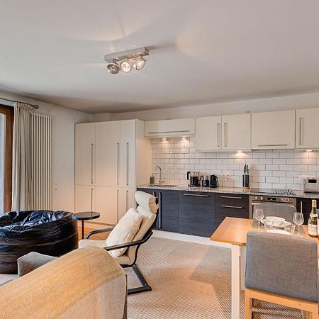 Apartment Cosmiques - Alpes Travel - Central Chamonix - Sleeps 4 ภายนอก รูปภาพ