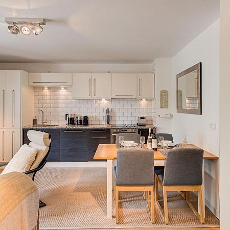 Apartment Cosmiques - Alpes Travel - Central Chamonix - Sleeps 4 ภายนอก รูปภาพ