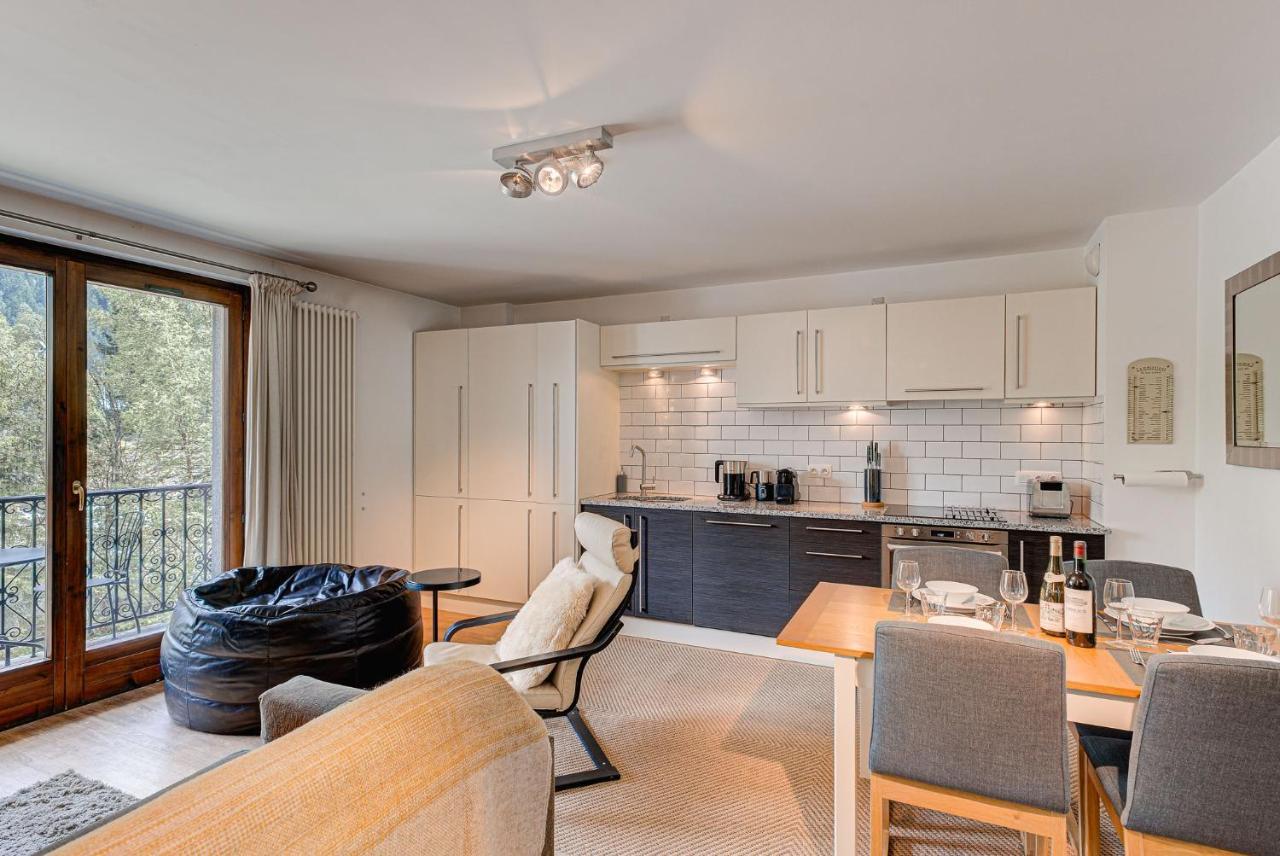 Apartment Cosmiques - Alpes Travel - Central Chamonix - Sleeps 4 ภายนอก รูปภาพ