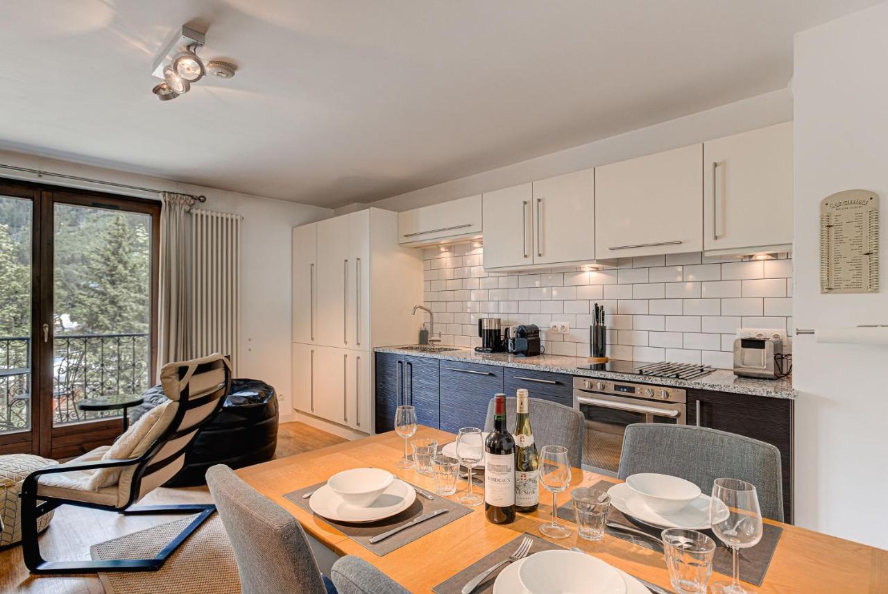 Apartment Cosmiques - Alpes Travel - Central Chamonix - Sleeps 4 ภายนอก รูปภาพ