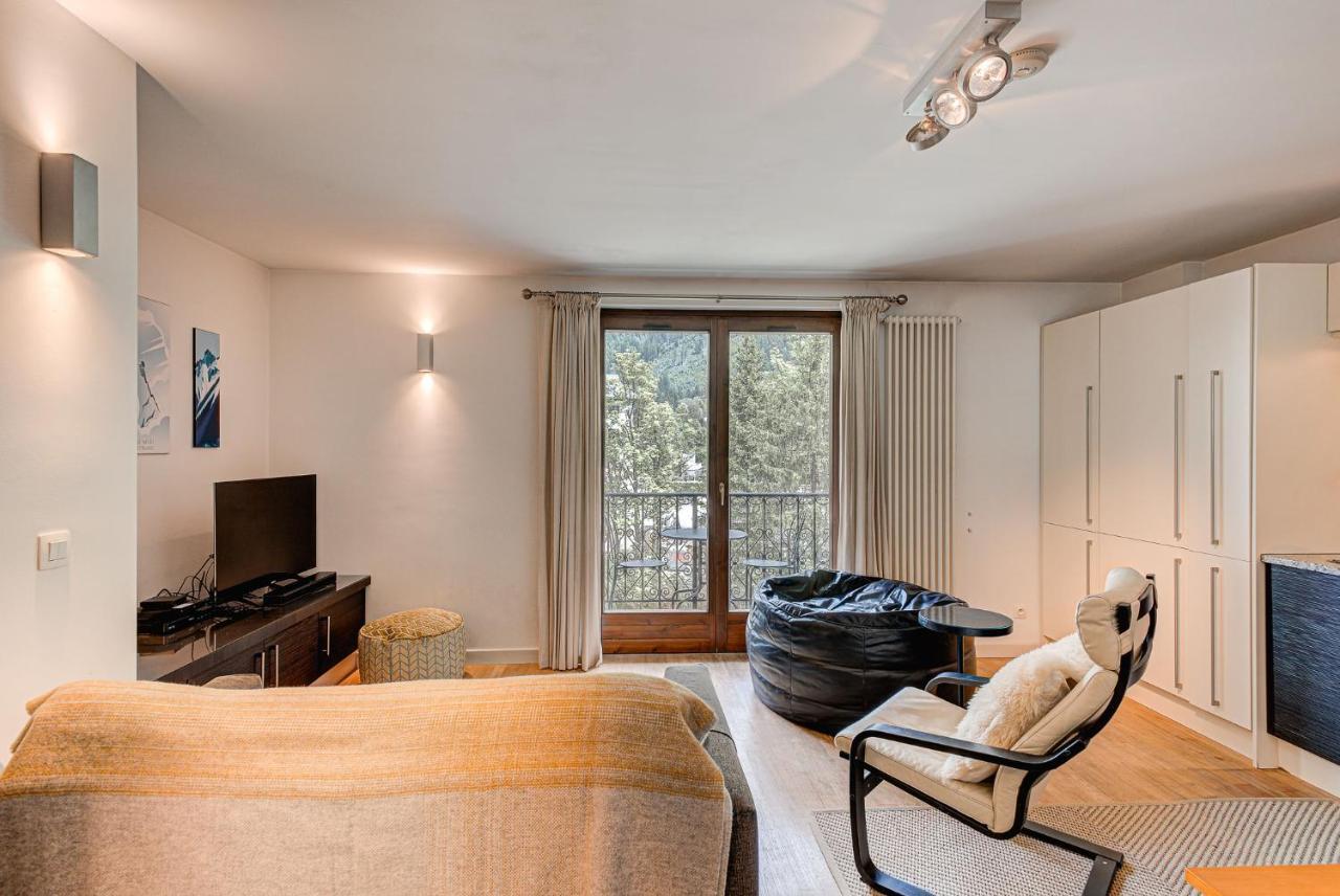 Apartment Cosmiques - Alpes Travel - Central Chamonix - Sleeps 4 ภายนอก รูปภาพ