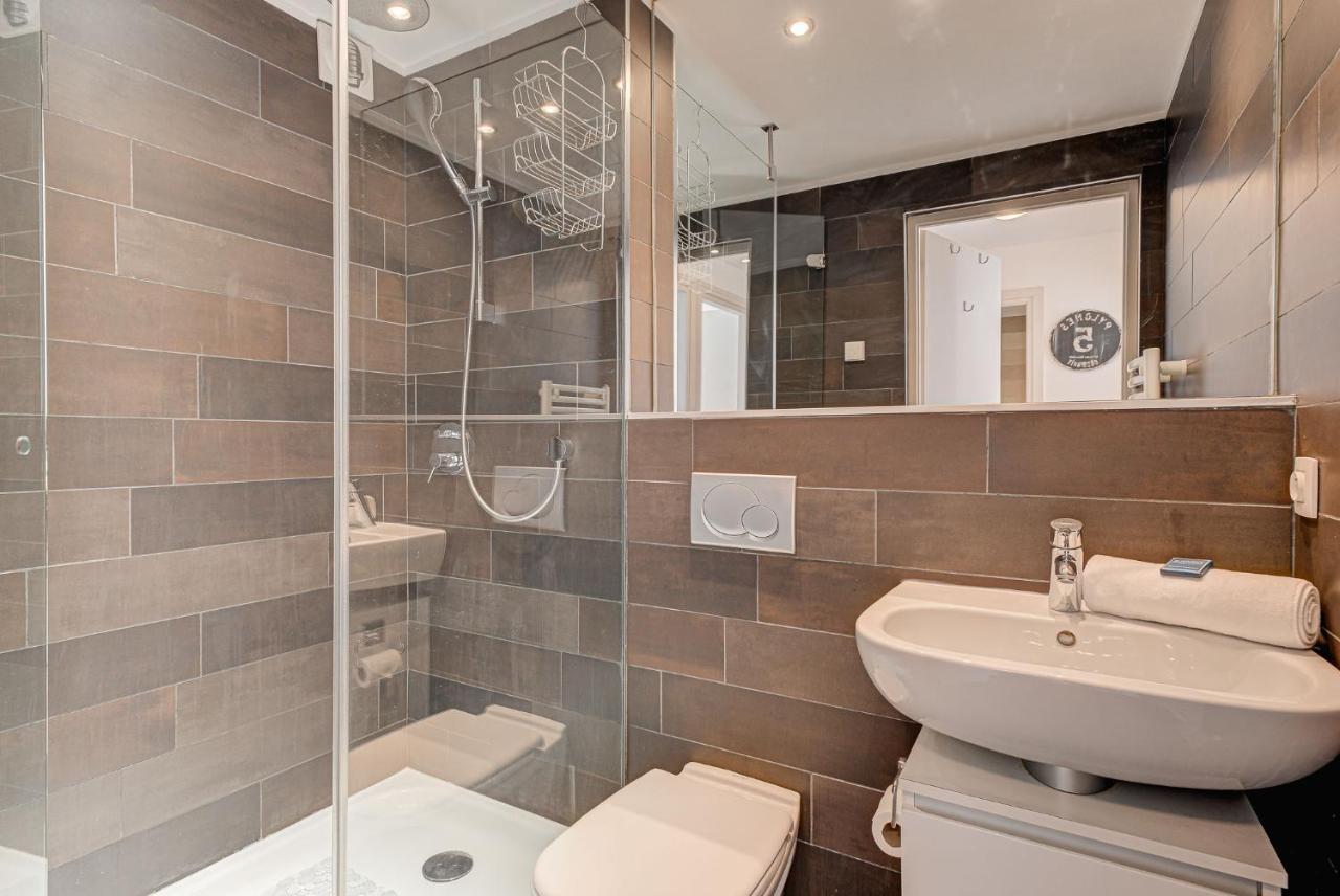 Apartment Cosmiques - Alpes Travel - Central Chamonix - Sleeps 4 ภายนอก รูปภาพ