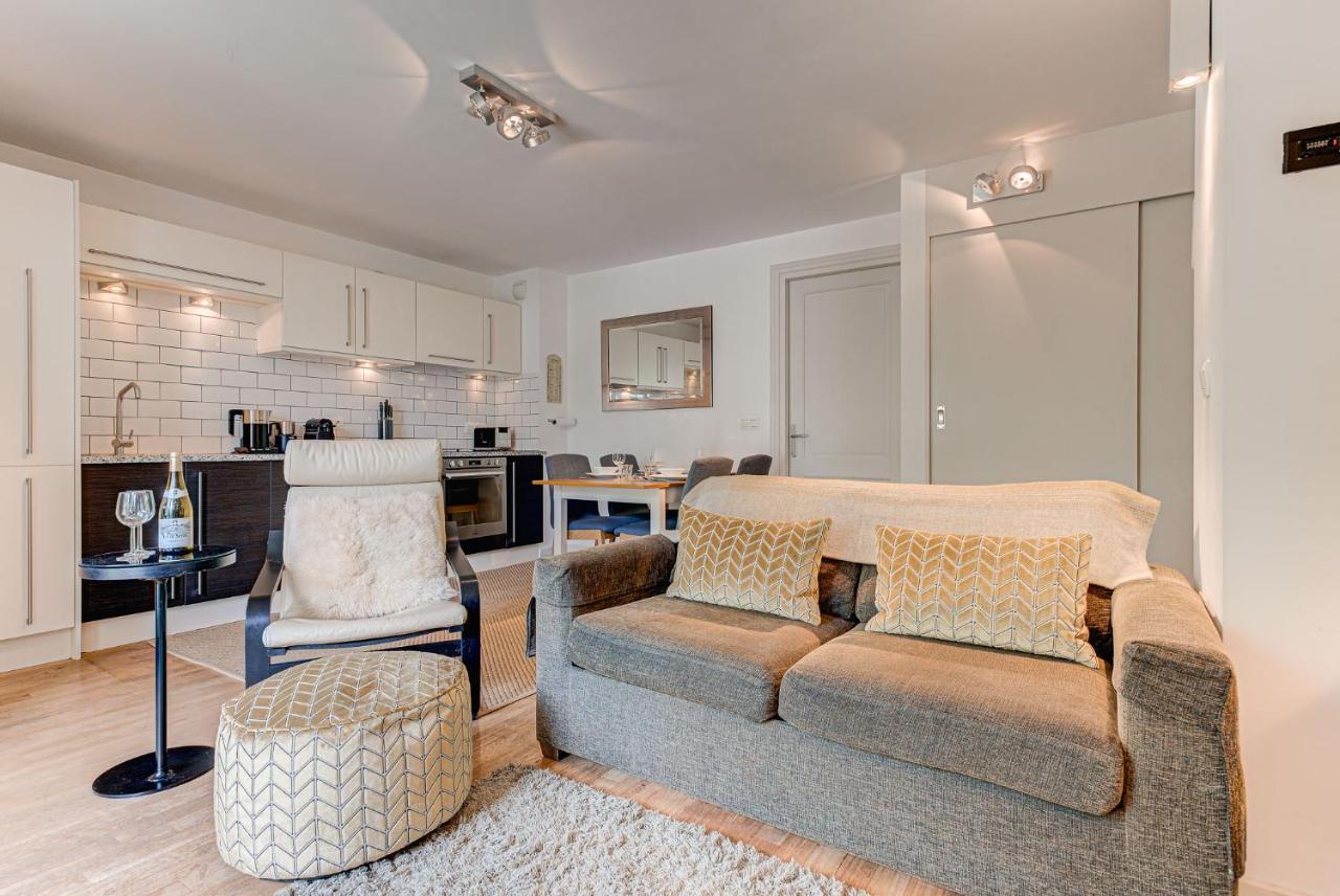 Apartment Cosmiques - Alpes Travel - Central Chamonix - Sleeps 4 ภายนอก รูปภาพ