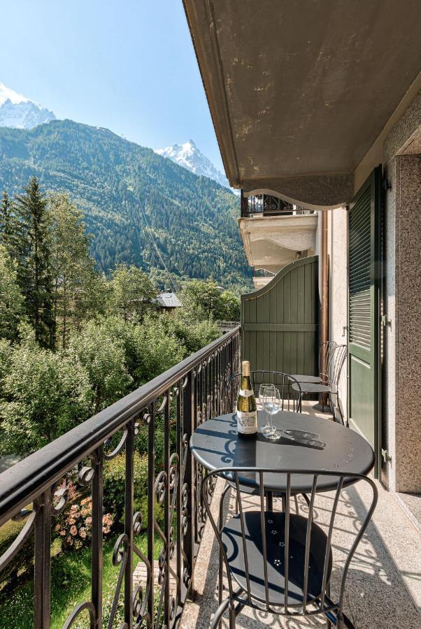 Apartment Cosmiques - Alpes Travel - Central Chamonix - Sleeps 4 ภายนอก รูปภาพ