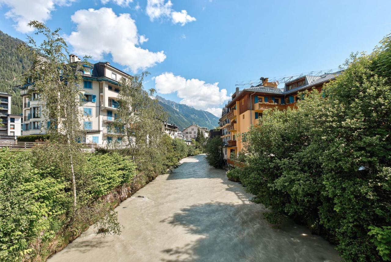 Apartment Cosmiques - Alpes Travel - Central Chamonix - Sleeps 4 ภายนอก รูปภาพ