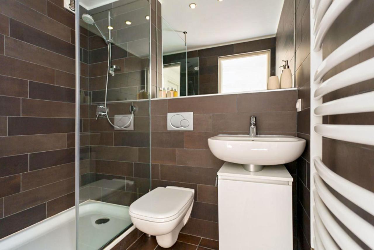 Apartment Cosmiques - Alpes Travel - Central Chamonix - Sleeps 4 ภายนอก รูปภาพ