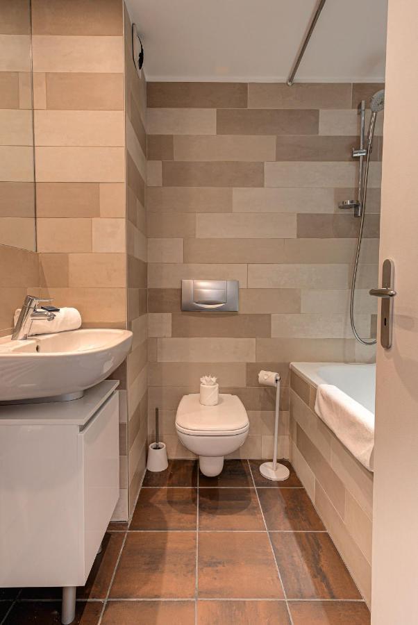 Apartment Cosmiques - Alpes Travel - Central Chamonix - Sleeps 4 ภายนอก รูปภาพ