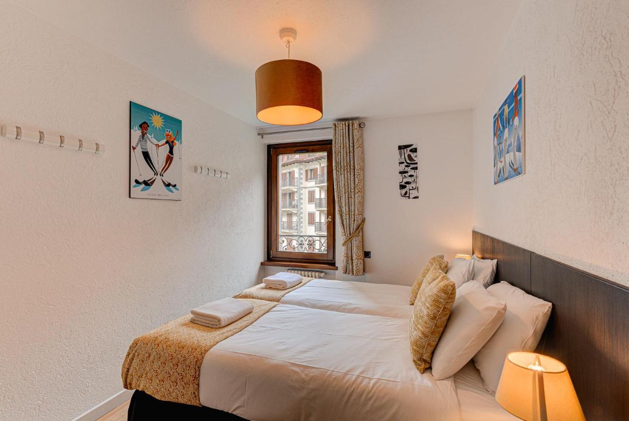 Apartment Cosmiques - Alpes Travel - Central Chamonix - Sleeps 4 ภายนอก รูปภาพ
