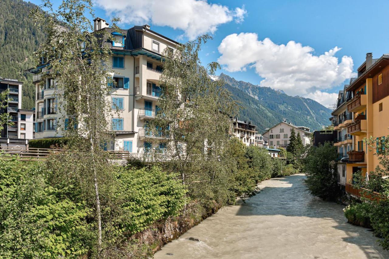 Apartment Cosmiques - Alpes Travel - Central Chamonix - Sleeps 4 ภายนอก รูปภาพ