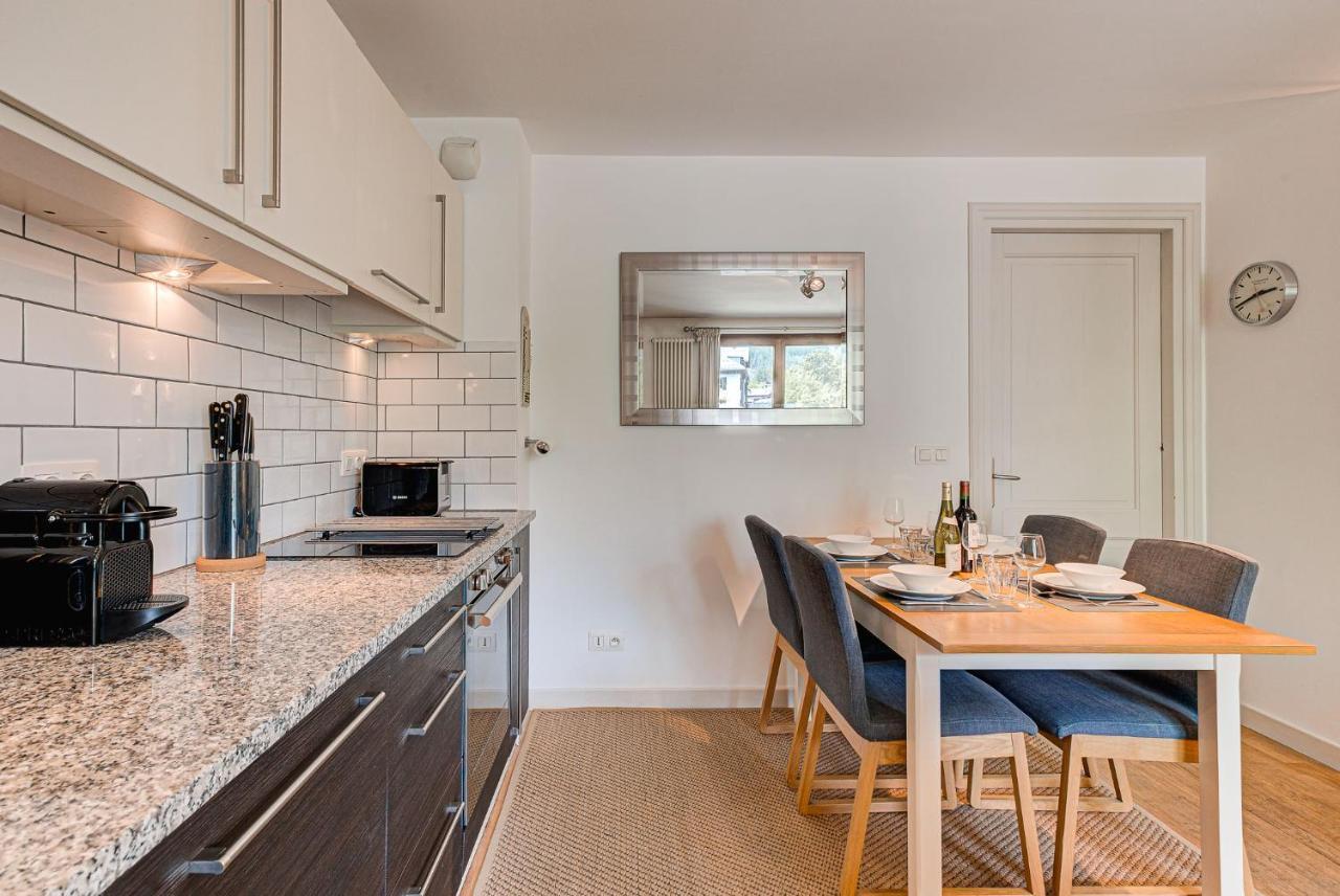 Apartment Cosmiques - Alpes Travel - Central Chamonix - Sleeps 4 ภายนอก รูปภาพ