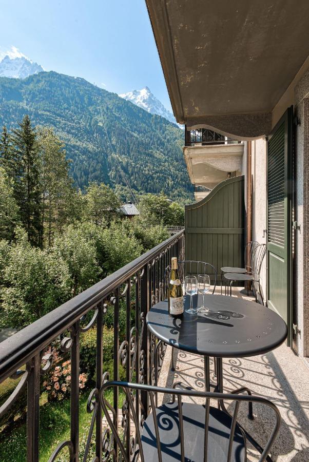 Apartment Cosmiques - Alpes Travel - Central Chamonix - Sleeps 4 ภายนอก รูปภาพ