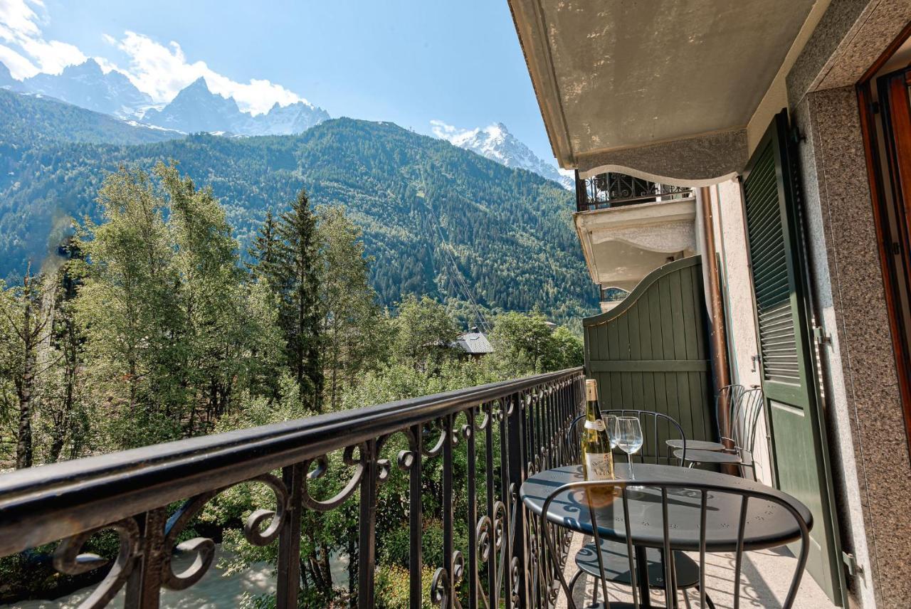Apartment Cosmiques - Alpes Travel - Central Chamonix - Sleeps 4 ภายนอก รูปภาพ